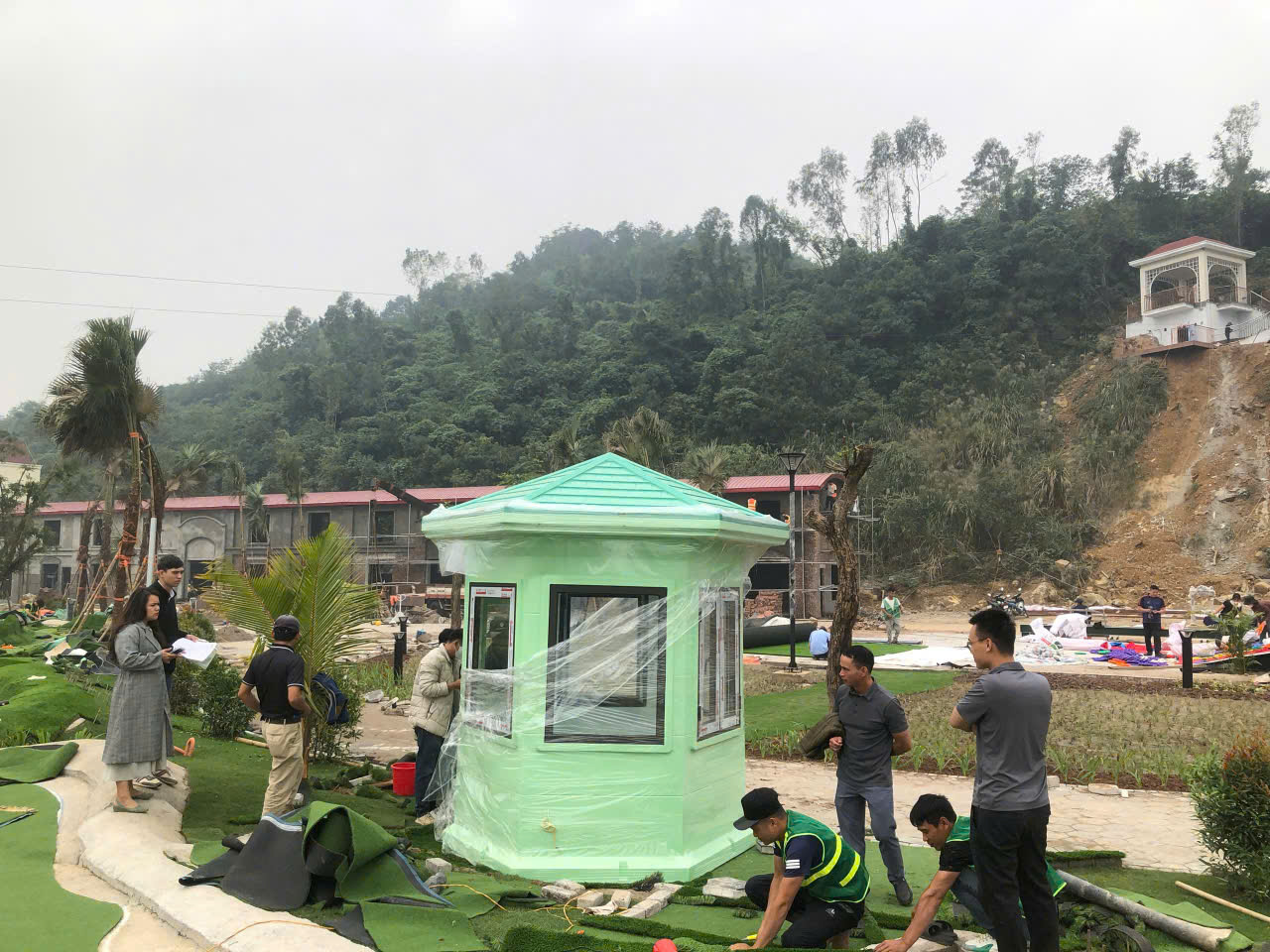 Thi công nhà bảo vệ lục giác Handy L2200 cho sân golf